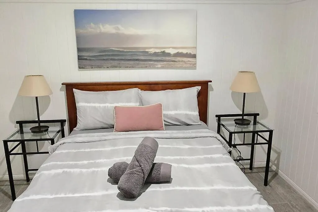 Holiday home Relaxing Hamptons Style Home In Forest Lake Doolandella