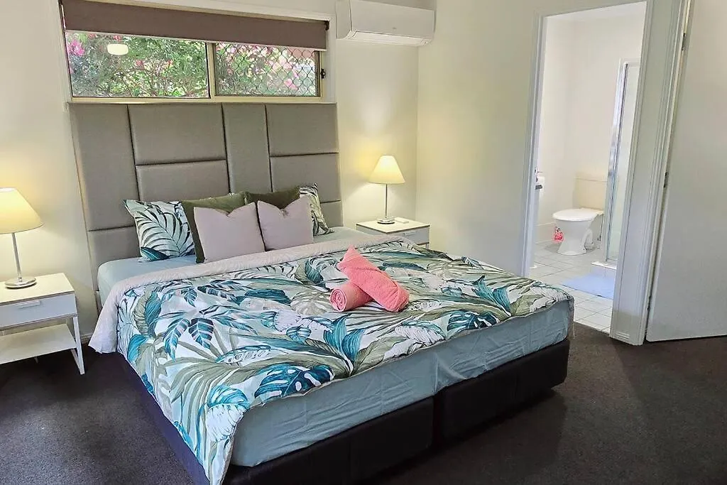 Relaxing Hamptons Style Home In Forest Lake Doolandella Australia