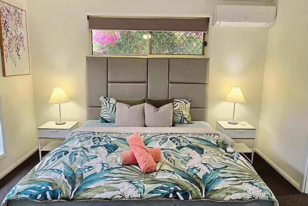 Relaxing Hamptons Style Home In Forest Lake location